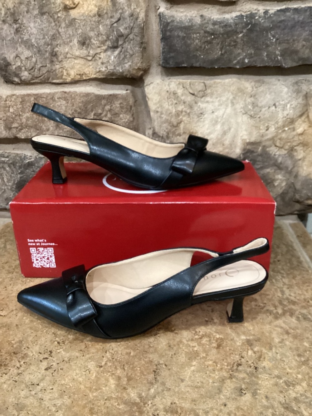 Journee Paloma Womens 8.5 Black Kitten Heel Bow Pointed Toe Pump New